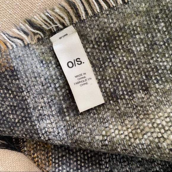 Multicolor Blanket Scarf - Picture 5 of 5